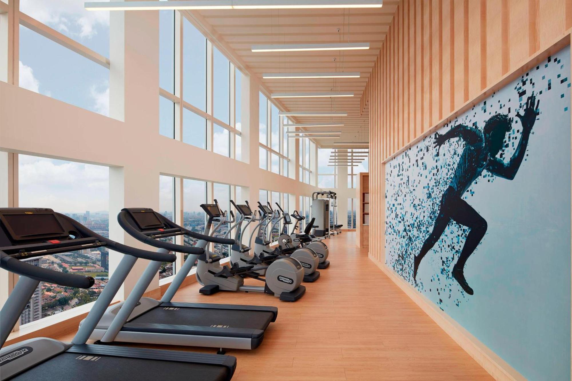 Sheraton Petaling Jaya Hotel Exterior foto The gym at the 101 Tower